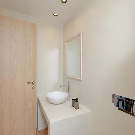 Cleopatra's Backyard