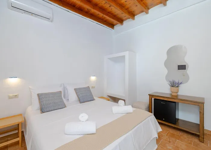 Cleopatra's Backyard 3*