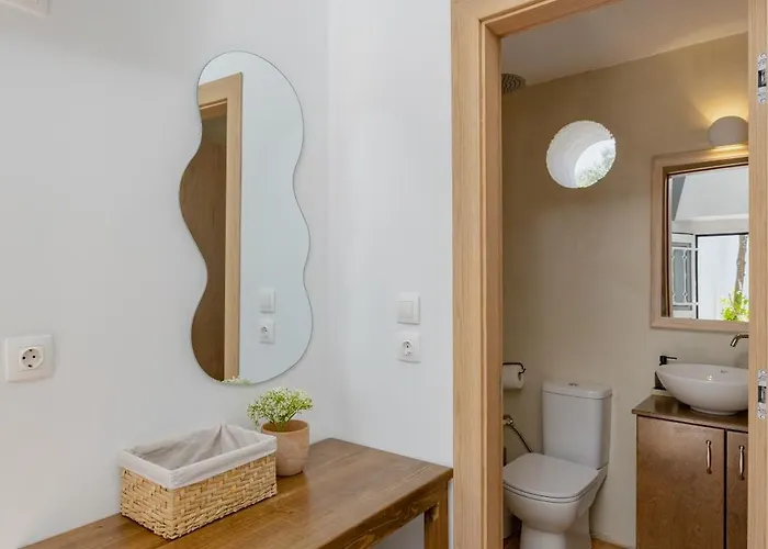 Cleopatra's Backyard 3*