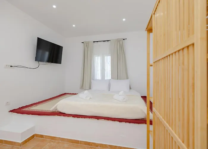 Cleopatra's Backyard